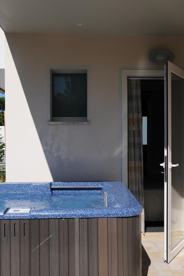 Hotel Caribia Pinarella Cervia Buitenkant foto