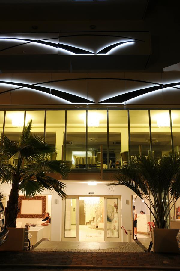 Hotel Caribia Pinarella Cervia Buitenkant foto
