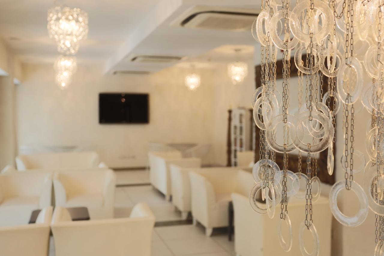 Hotel Caribia Pinarella Cervia Buitenkant foto
